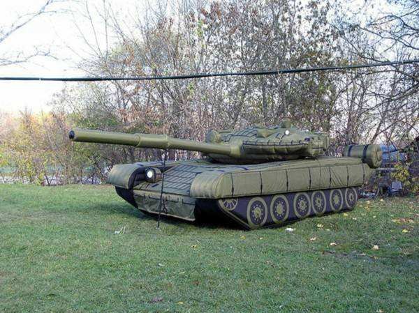 博湖陆地军事假目标坦克